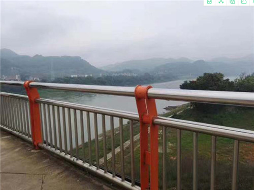 不銹鋼復(fù)合管護(hù)欄